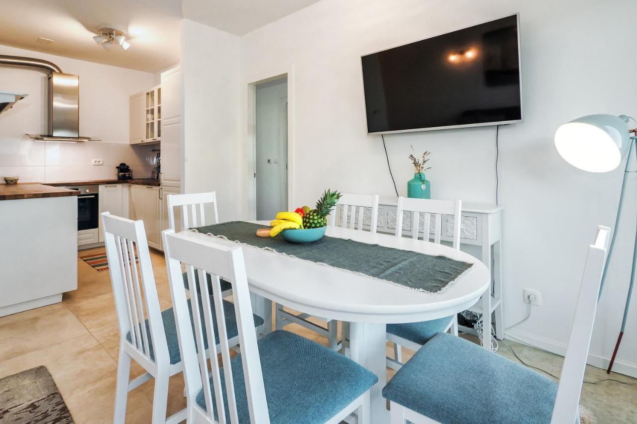 Sea View With Garden Apartment Joshua Сплит Екстериор снимка