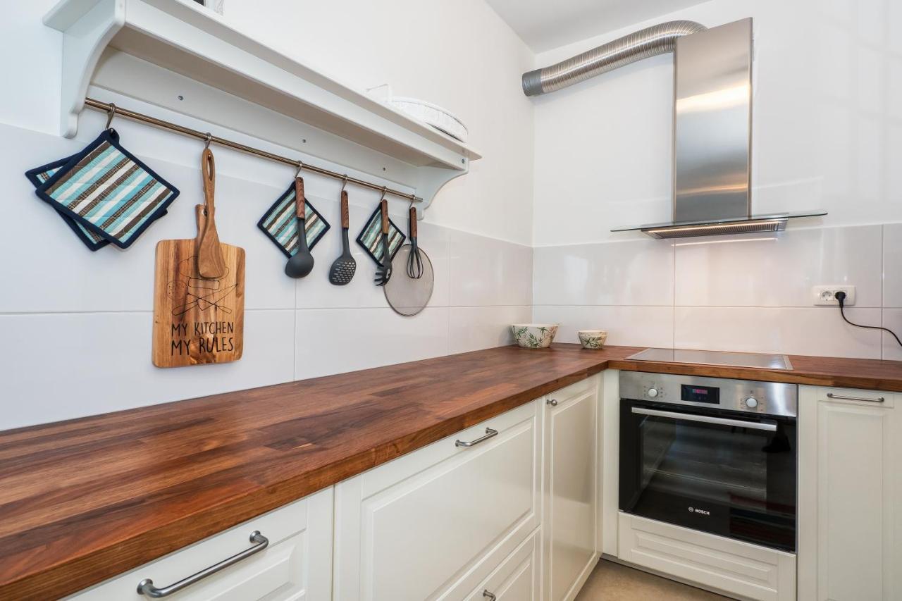 Sea View With Garden Apartment Joshua Сплит Екстериор снимка