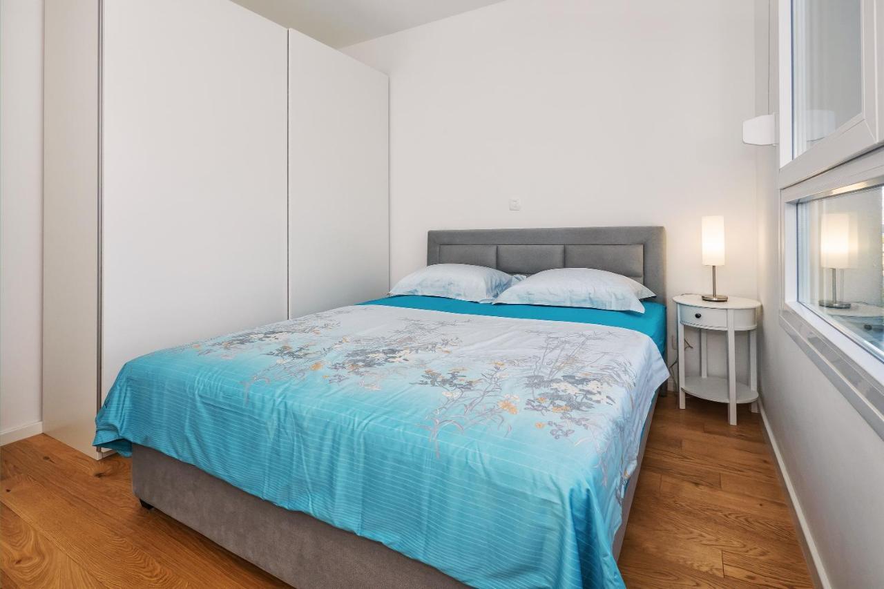 Sea View With Garden Apartment Joshua Сплит Екстериор снимка