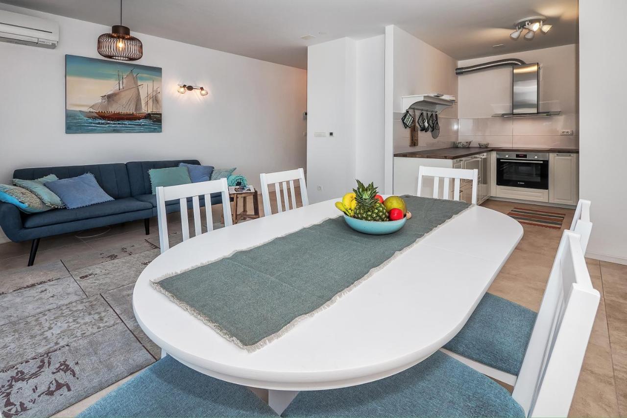 Sea View With Garden Apartment Joshua Сплит Екстериор снимка